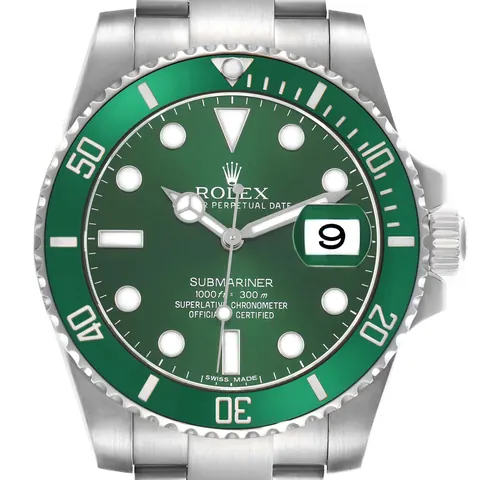 Green dial and green Cerachrom bezel of a Rolex Submariner 116610LV "Hulk"